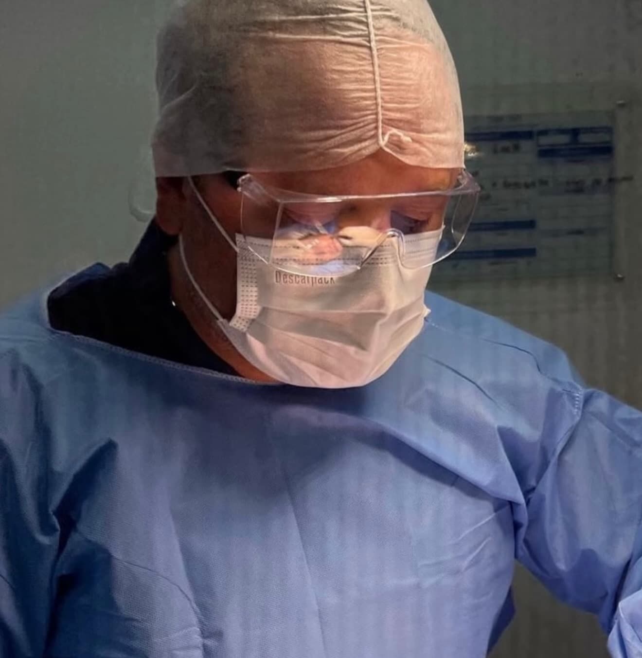 Dr. Fernando Simionato Garbi atuando em cirurgia